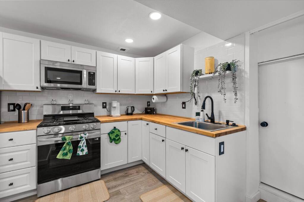 Pacific Nw Gem W/Hot-Tub 15 Minutes Airport. Apartman Auburn Kültér fotó